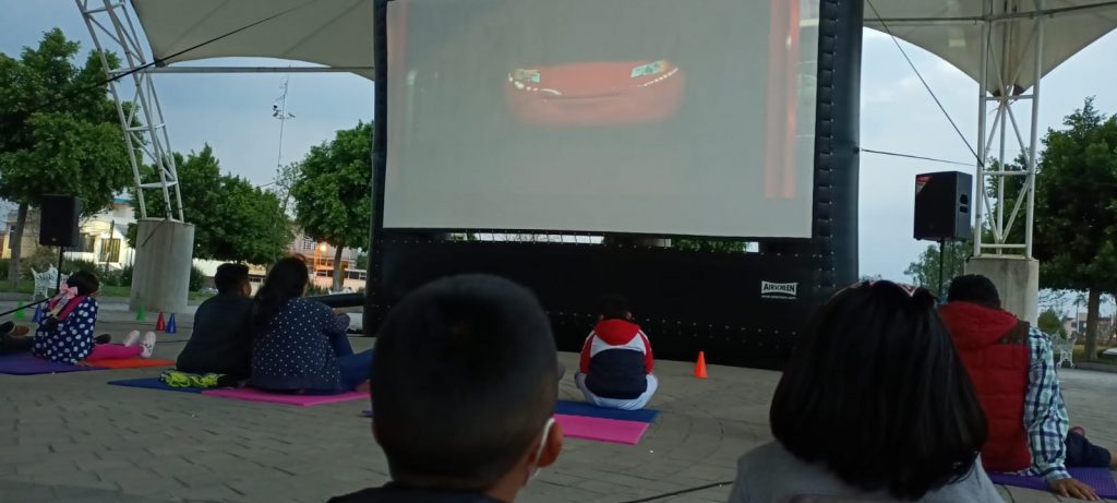 Cine gratuito y picnic en la alameda municipal de Texcoco
