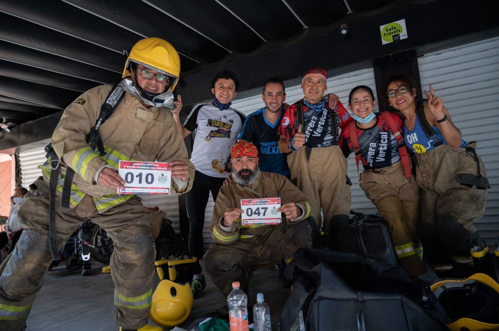 Celebra heroico cuerpo de bomberos carrera vertical 2022