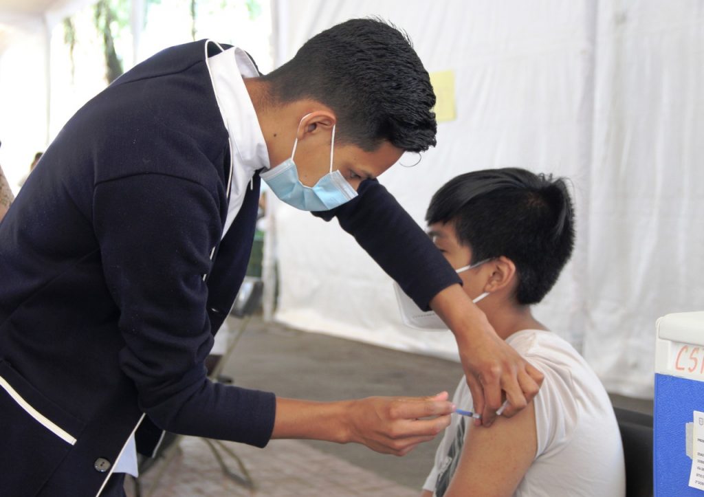 Arranca campaña de vacunación contra Covid-19 en Xochimilco para adolescentes
