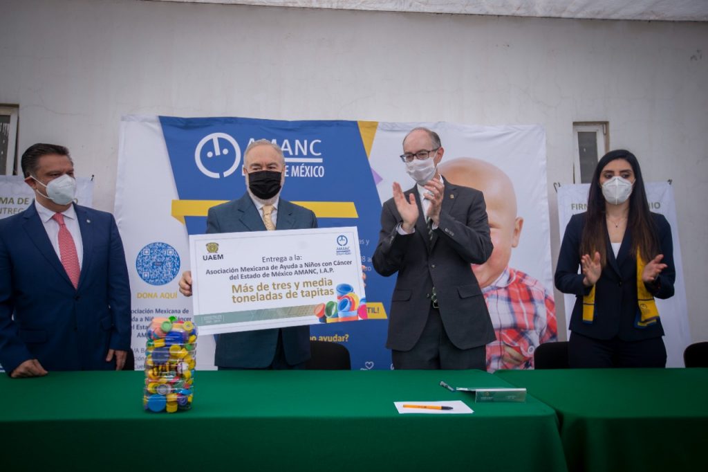 Entrega UAEMéx 3.5 toneladas de taparroscas a AMANC Estado de México; ayudará al acompañamiento de infantes con cáncer