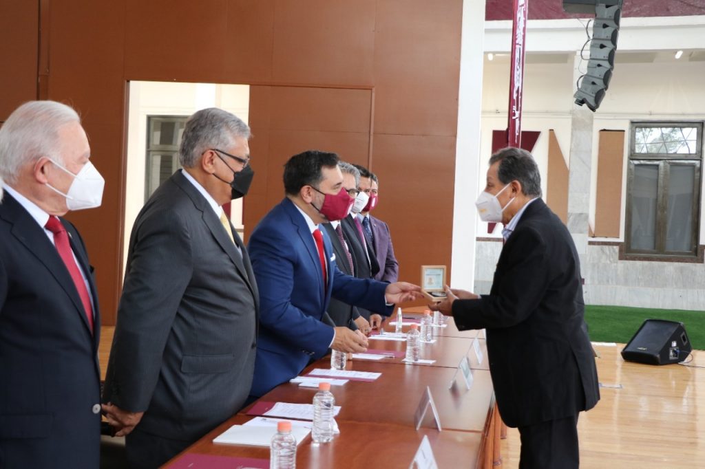 IPN y SNTE entregan preseas “Ignacio Manuel Altamirano” y “Rafael Ramírez Castañeda”