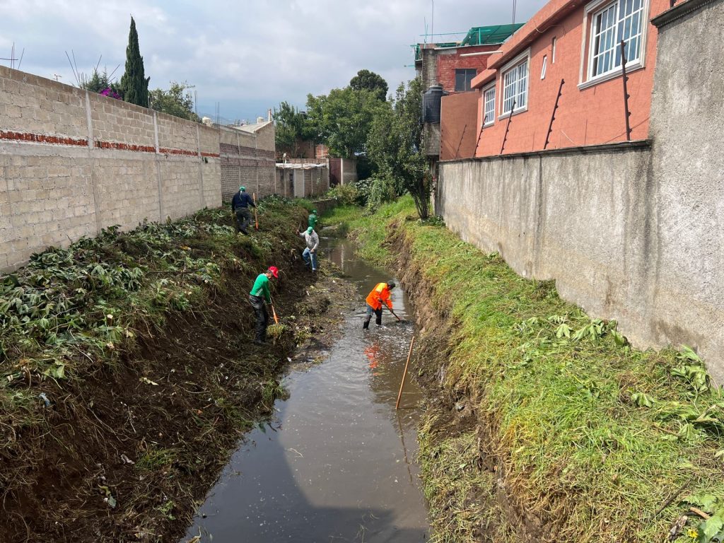Limpian barrancas de  Xochimilco para evitar desbordamientos