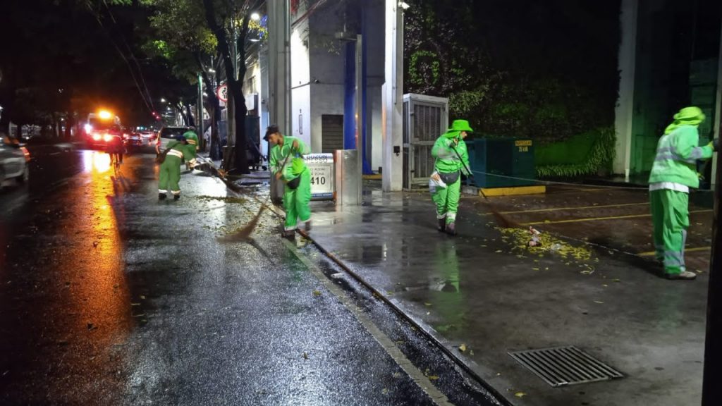 Barren diariamente la Ciudad de México 3 mil 596 trabajadores de limpia