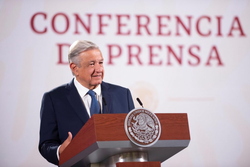 La decadencia del periodismo servil al régimen es el fin de una época, dice López Obrador