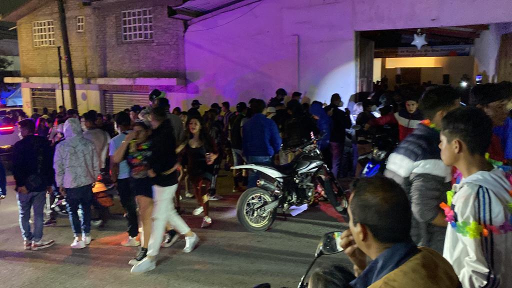 Autoridades de Ecatepec cancelan fiesta clandestina y detienen a 3 organizadores; 300 jóvenes fueron desalojados