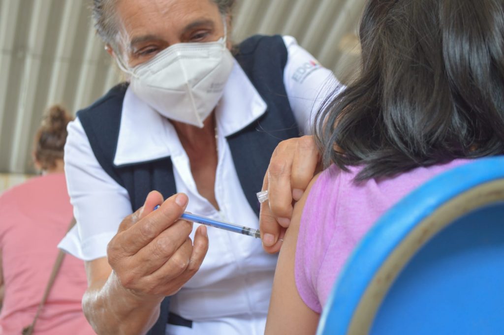 Ecatepec aplica vacuna  contra Covid-19 a 18 mil niños y niñas de 8 años de edad