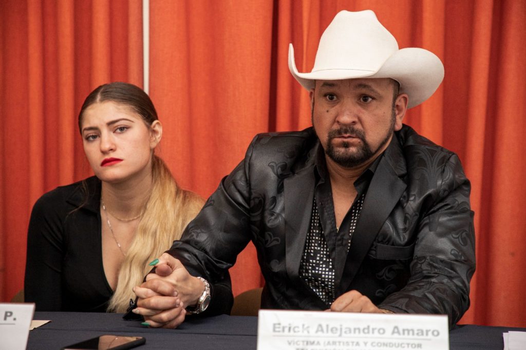 Policías de «Blindar BJ» abusan sexualmente de mujer y fabrican delitos a cantante de Monterrey