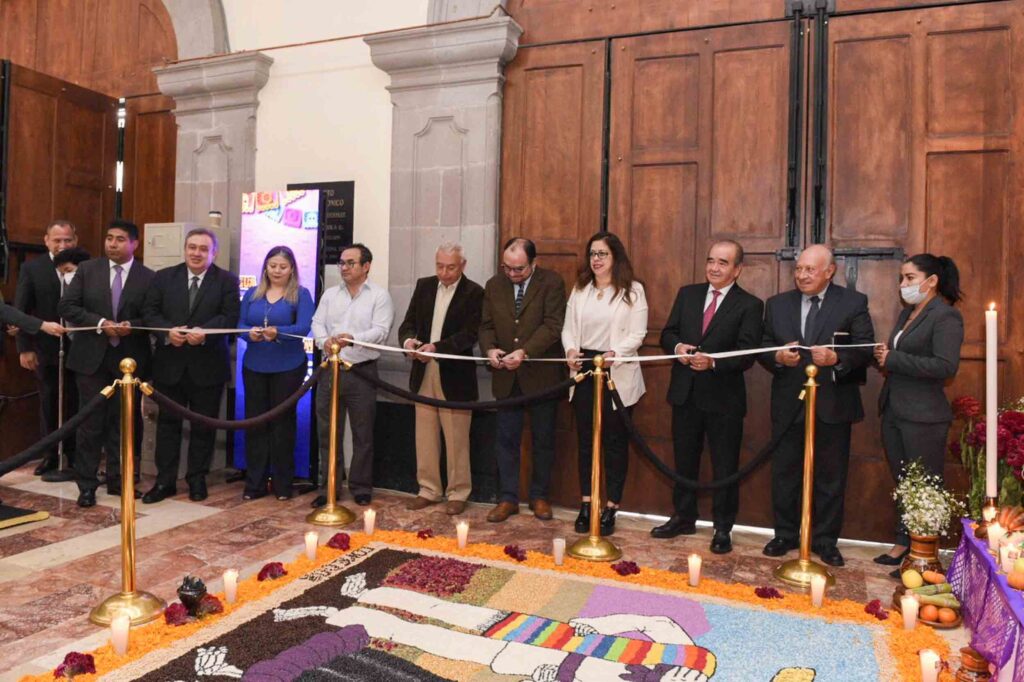 Inaugura Maurilio Hernández tradicional ofrenda del Poder Legislativo