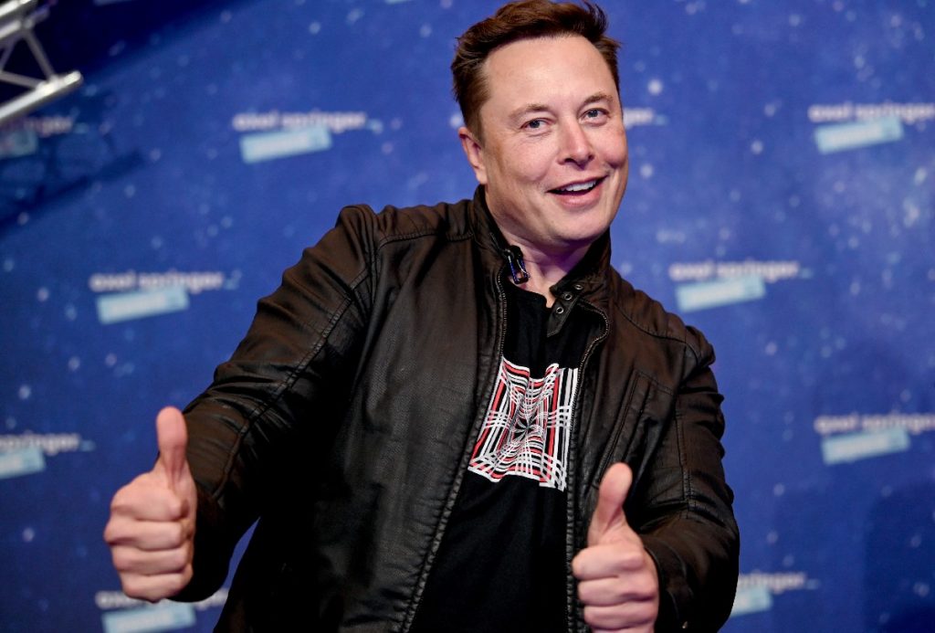 “Por el bien de la humanidad”, dice Elon Musk que compra Twitter