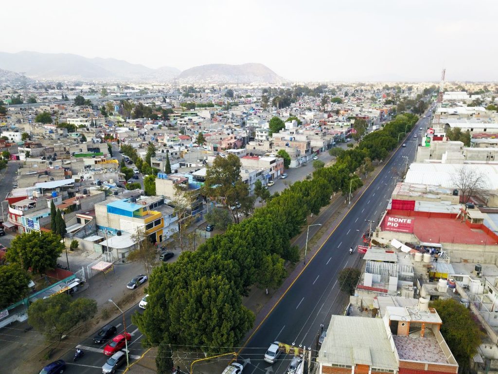 Ecatepec rehabilita 14 avenidas principales con luminarias, limpieza y mejoramiento urbano