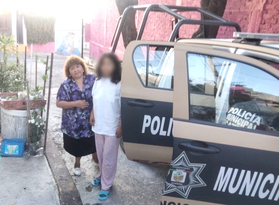 Célula Violeta y policías de Ecatepec localizan a mujer reportada como desaparecida que deambulaba desnuda por las calles