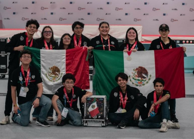Ganan estudiantes mexicanos el oro en el FIRST Global Challenge de Robótica 2022