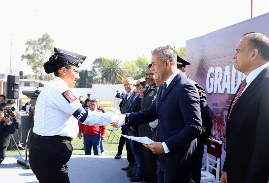 Se incorporan 155 cadetes a la policía de Ecatepec; todos con estudios de bachillerato y universidad