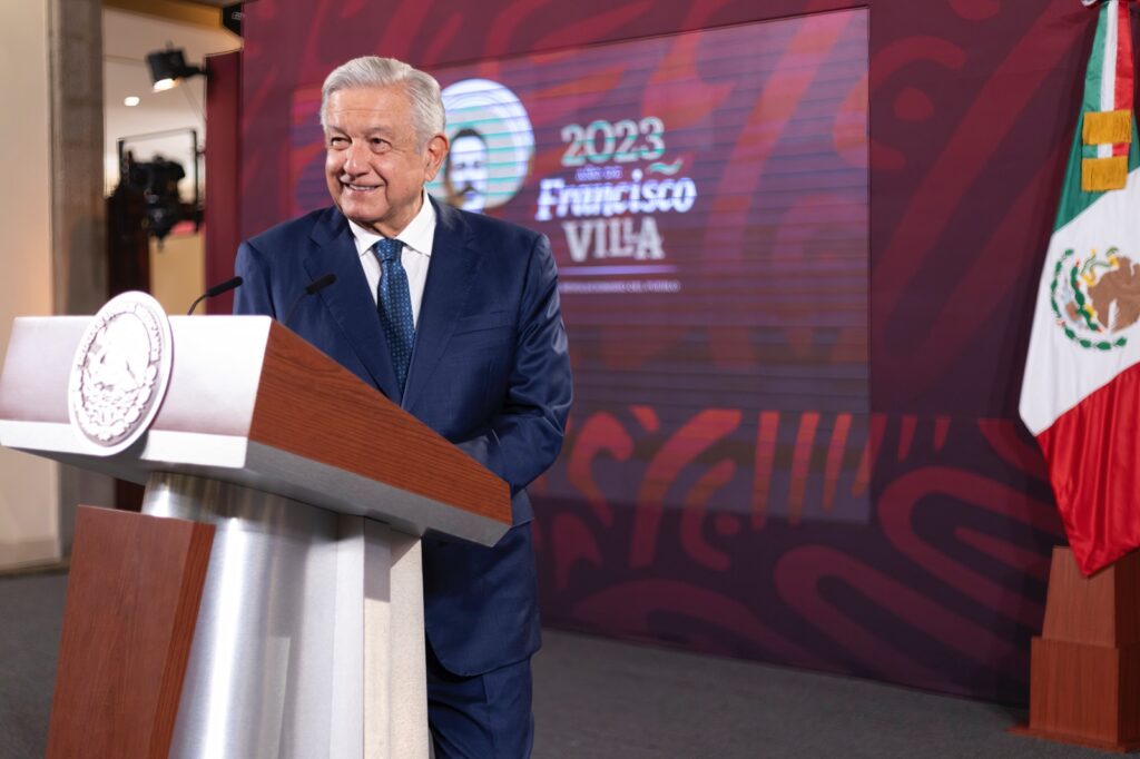 López Obrador satisfecho porque Corte desechó controversia contra distribución de libros de texto