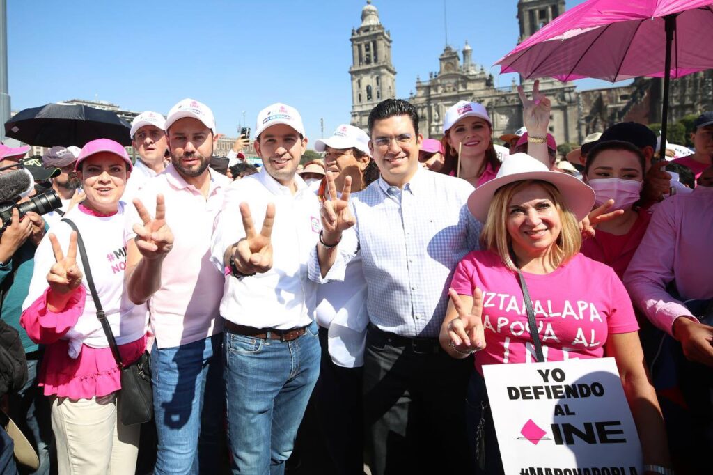 México, país democrático; la derecha también marcha