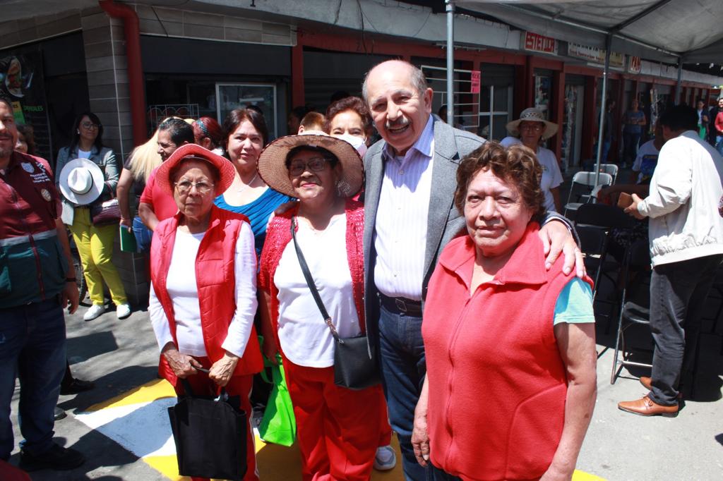 Alcalde de Iztacalco entrega obras de rehabilitación en Campamento 2 de octubre