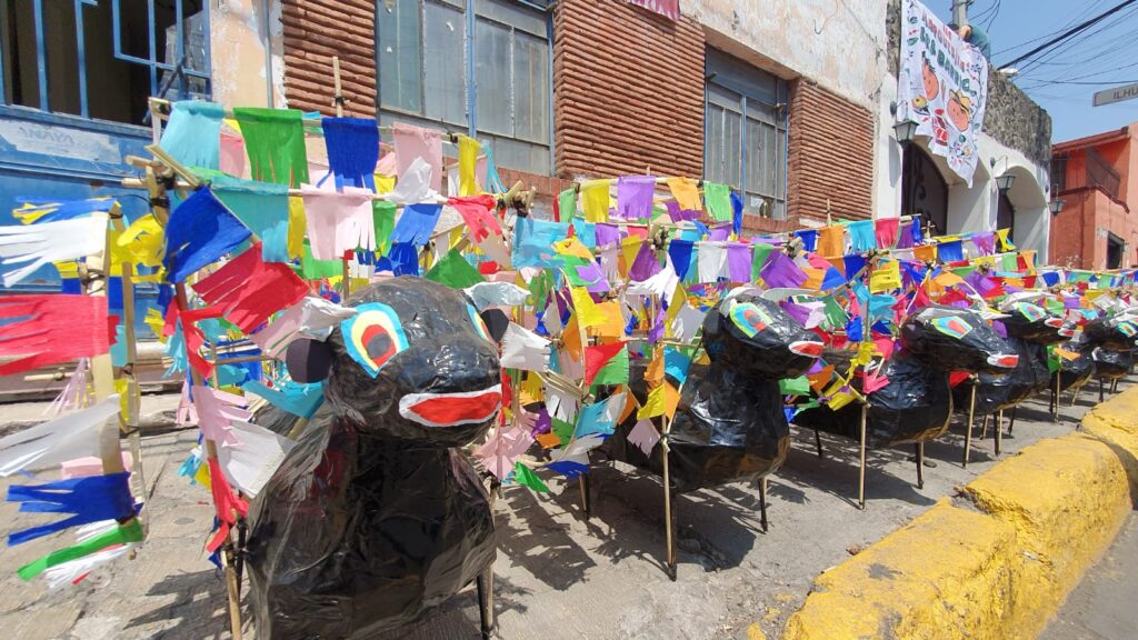 Judas y toritos, tradición de Semana Santa en Xochimilco