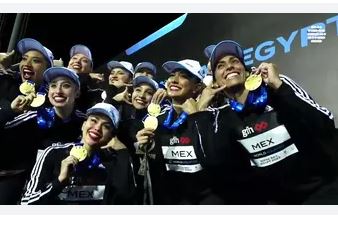 Ganan mexicanas el oro en natación artística; AMLO asegura haberlas apoyado