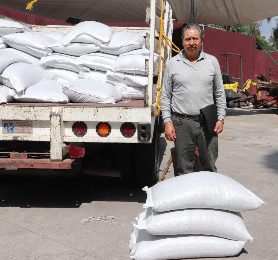 Incentiva Xochimilco la producción agrícola con entrega de semillas
