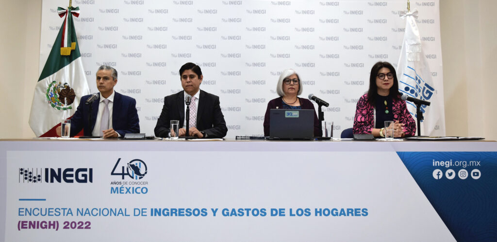 Celebra Presidente López Obrador reducción de la pobreza y crecimiento económico del 3.6 por ciento