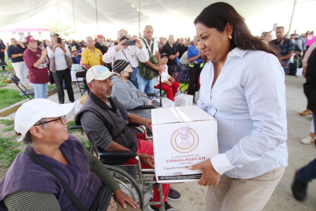 Anuncia presidenta municipal Xóchitl Flores más apoyos para coadyuvar a la economía de familias Chimalhuaquenses