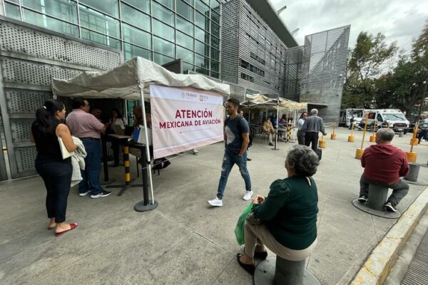 Inicia el pago a trabajadores de Mexicana de Aviación: López Obrador