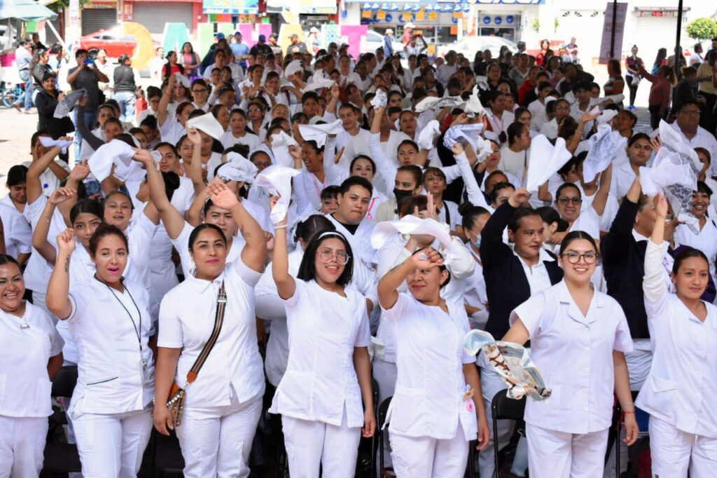 Más de 600 estudiantes inician con escuela de oficios como auxiliar de enfermería en Tláhuac