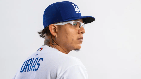 Julio Urías acusado de violencia domestica; es separado por los Dodgers de la MLB