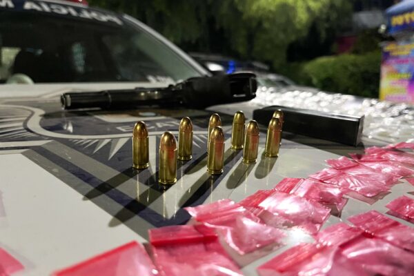 Policía de Ecatepec captura a narcomenudistas con 316 dosis de droga; los detenidos dispararon contra uniformados.