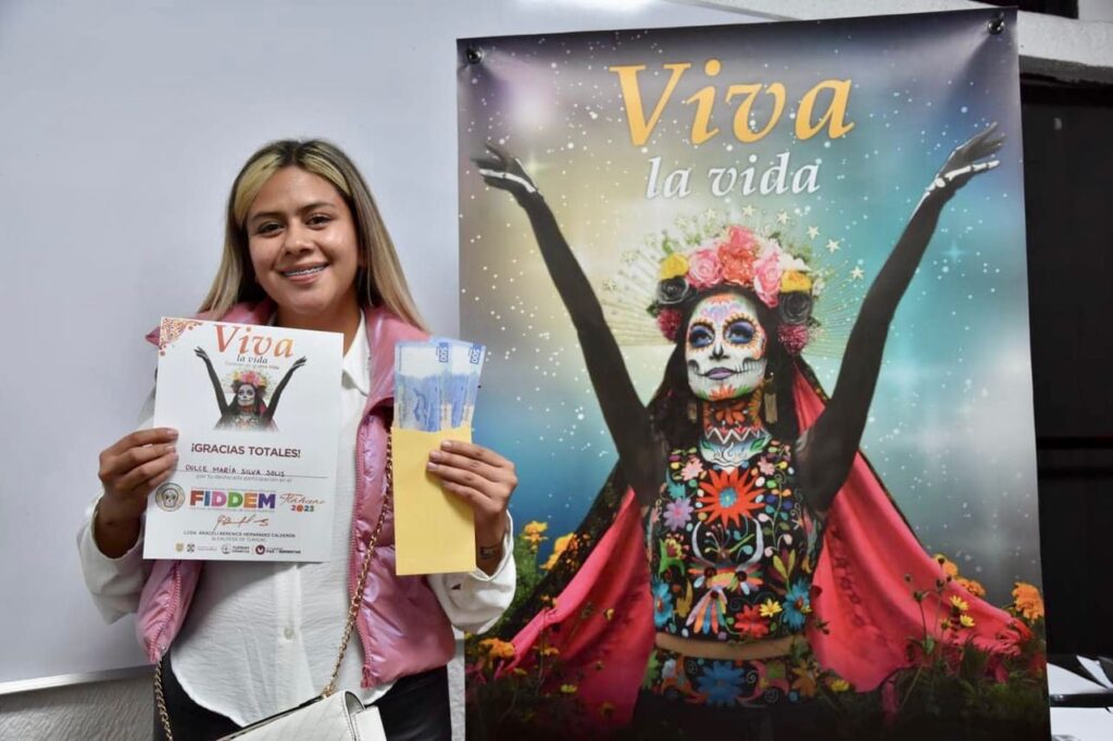 Alcaldesa en Tláhuac premia a ganadores de concurso fotográfico de catrinas
