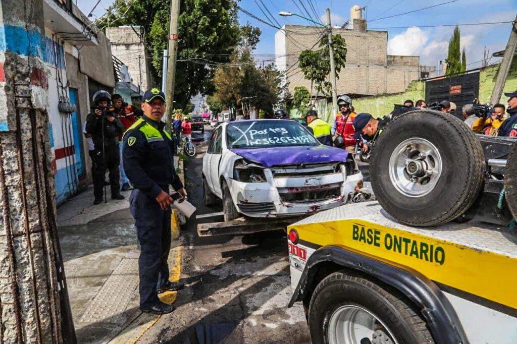 Tláhuac impulsa operativo para retirar vehículos abandonados de la vialidades