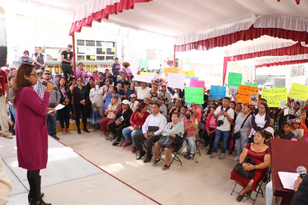 Esta administración trabaja para conectar las avenidas principales del ejido de Santa María Chimalhuacán: Xóchitl Flores
