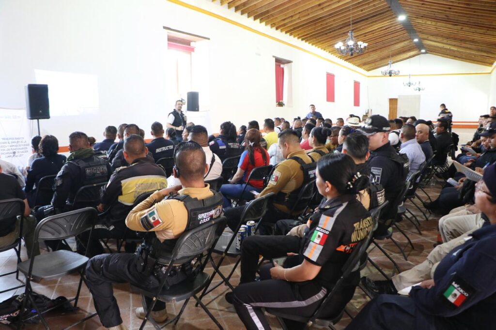 Gobierno municipal y CODHEM capacitan a funcionarios de Chimalhuacán encargados de hacer cumplir la ley.