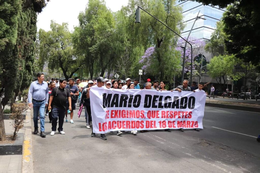 Consejeros de Morena realizan marcha y plantón contra Mario Delgado; lo acusan de incumplir acuerdos