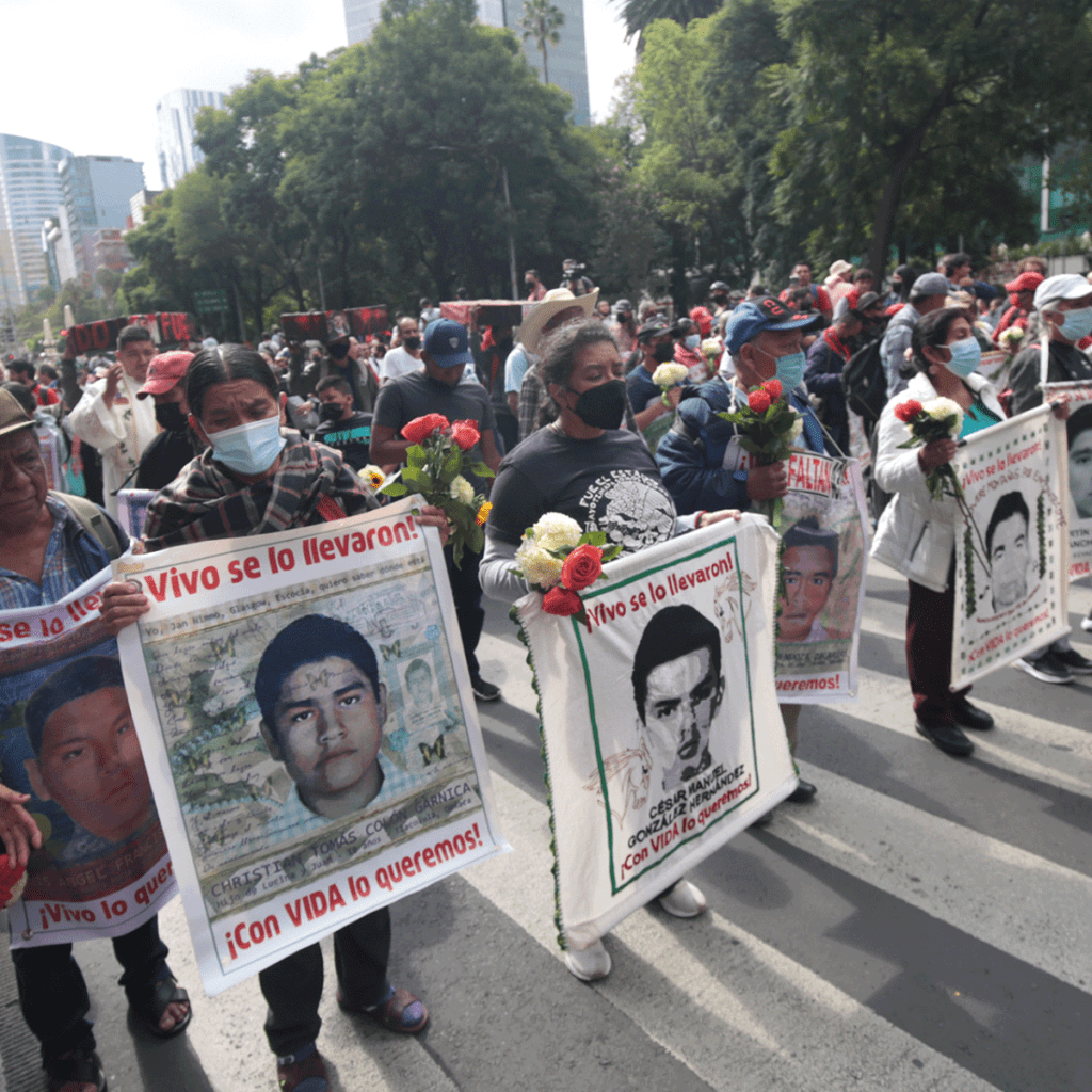 Jueza libera a militares acusados de delincuencia organizada en caso Ayotzinapa
