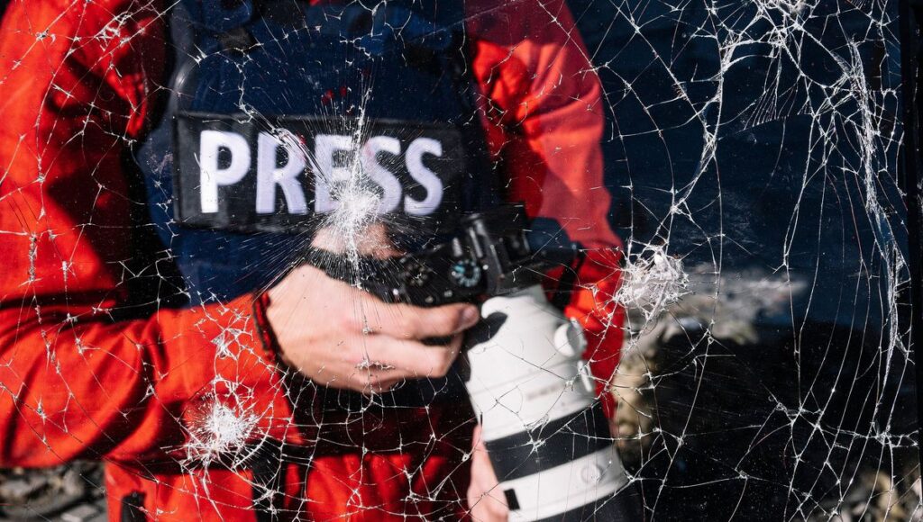 Cinco compromisos para proteger al periodismo