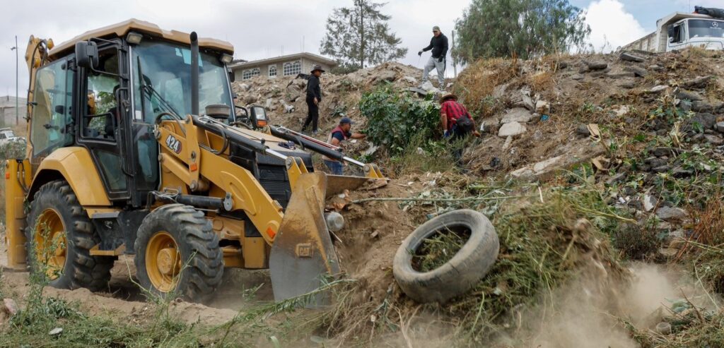 Gobierno de Chimalhuacán retira basura de barrancas