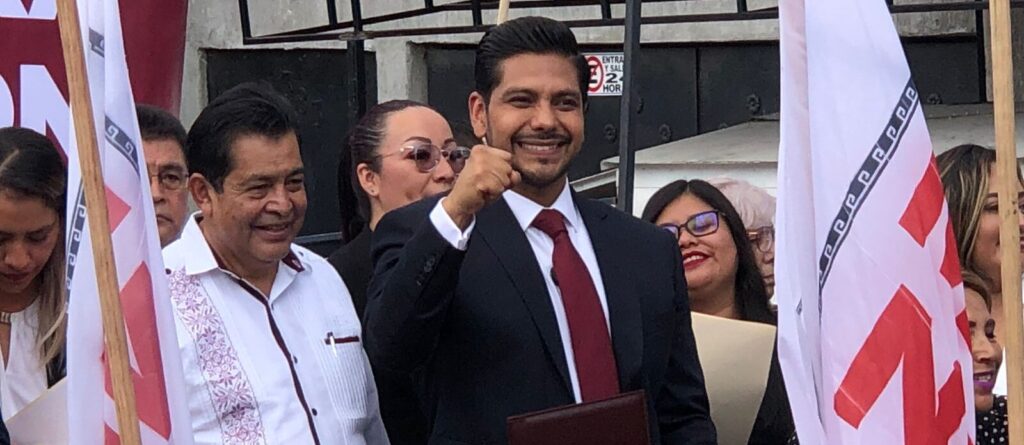 Recibe Adolfo Cerqueda constancia de mayoría que lo acredita como ganador a la presidencia municipal de Nezahualcóyotl