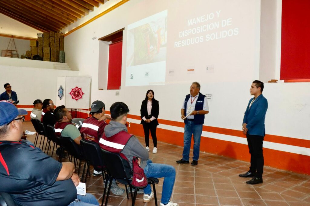 Capacita gobierno de Chimalhuacán y Edomex a personal de limpias
