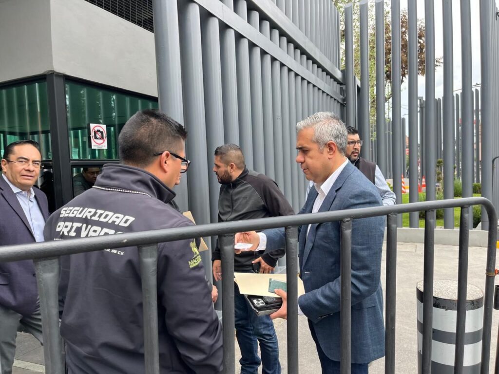 Fiscalía cierra las puertas a alcalde de Ecatepec; acude por tercera ocasión a solicitar audiencia