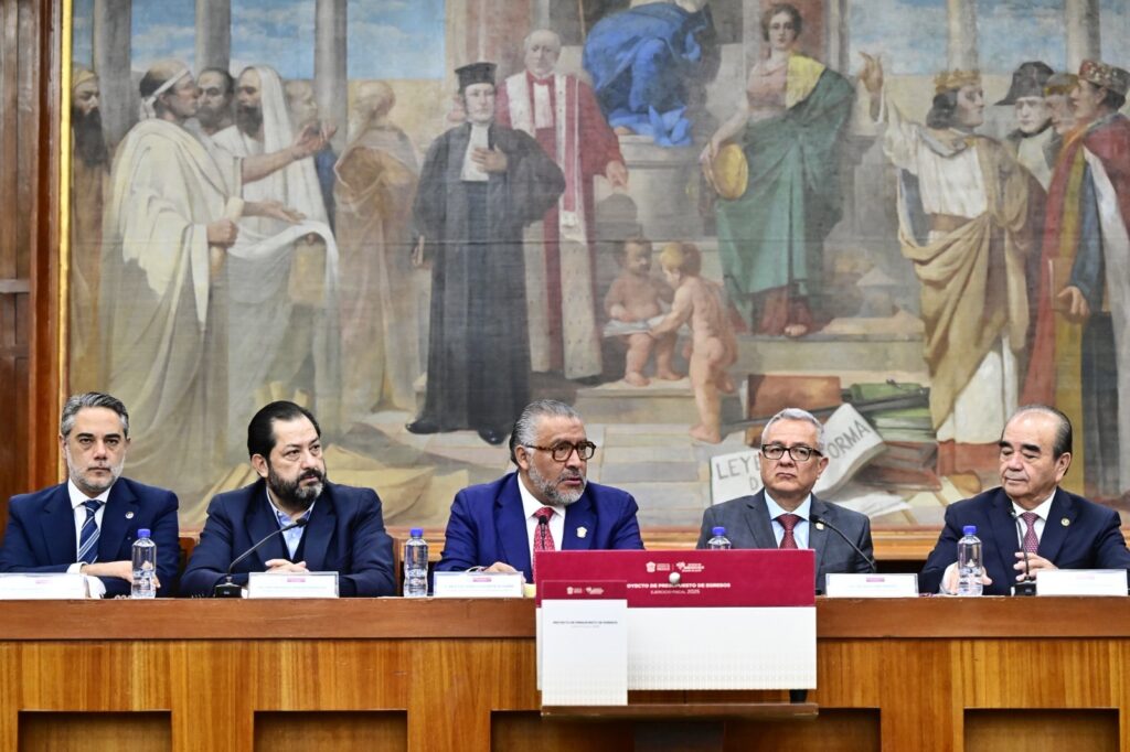 Delfina Gómez entrega presupuesto histórico por 388 mil mdp