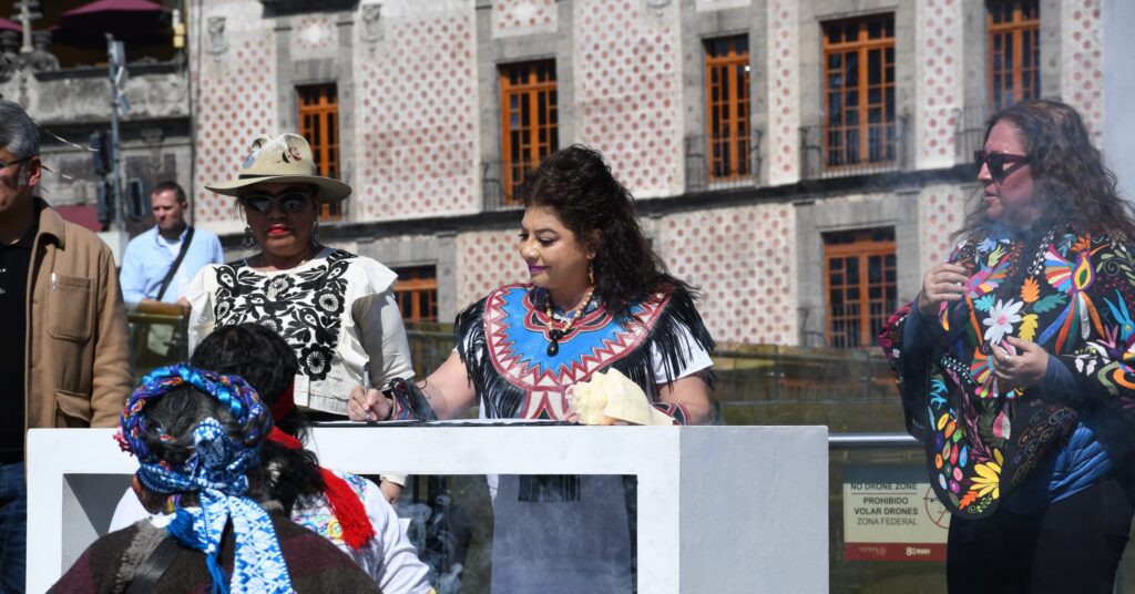 Clara Brugada, firma decreto para conmemorar los 700 años de la fundación de México-Tenochtitlan