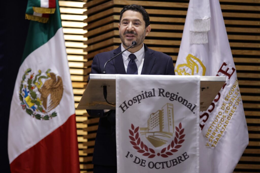 Destaca Martí Batres función educativa del ISSSTE en graduación de residentes del Hospital Regional “1° de Octubre”
