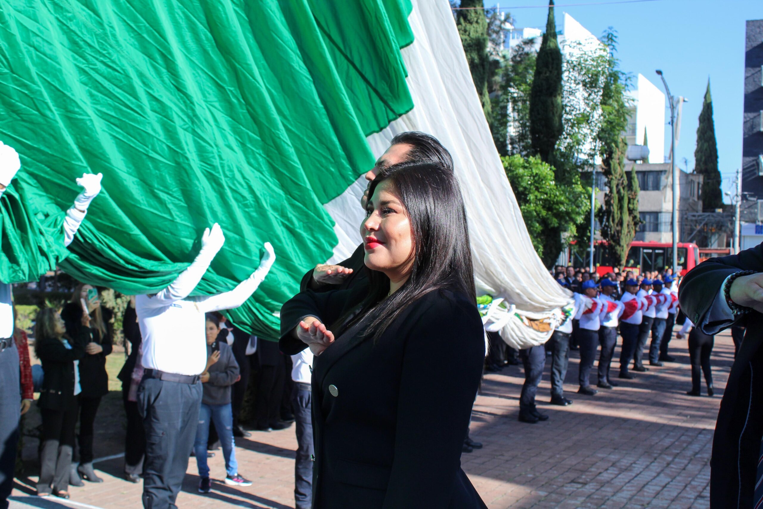 Encabeza alcaldesa Lourdes Paz ceremonia del día de la bandera
