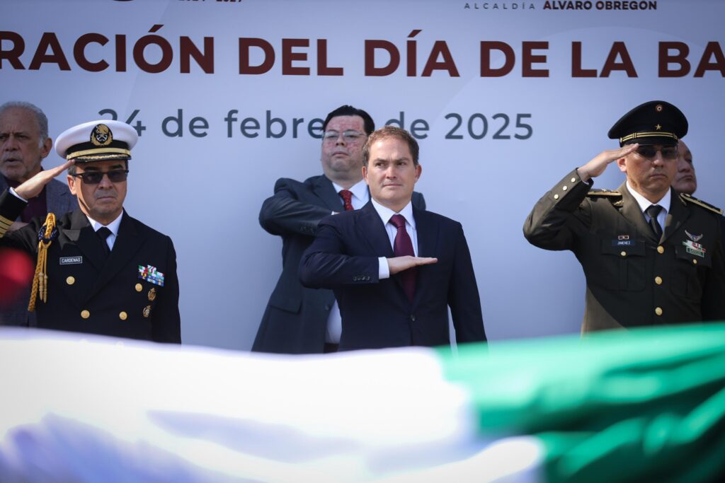 En el día de la bandera, López Casarín reafirma compromiso con la transformación de Álvaro Obregón