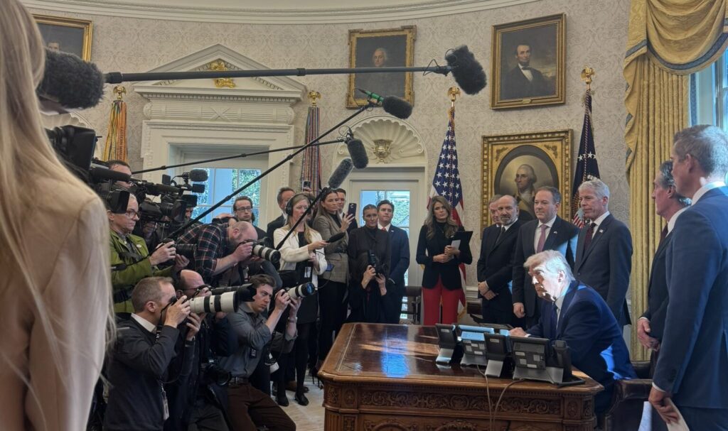 Refuerza Casa Blanca limitantes a AP y restringe coberturas de Trump