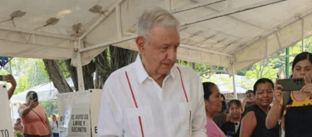 “Tenemos a la mejor presidenta del mundo”, dice López Obrador tras emitir su voto
