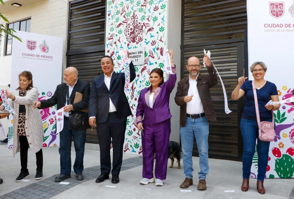 Entrega Clara Brugada 82 viviendas en la colonia Campestre Aragón, alcaldía Gustavo A. Madero