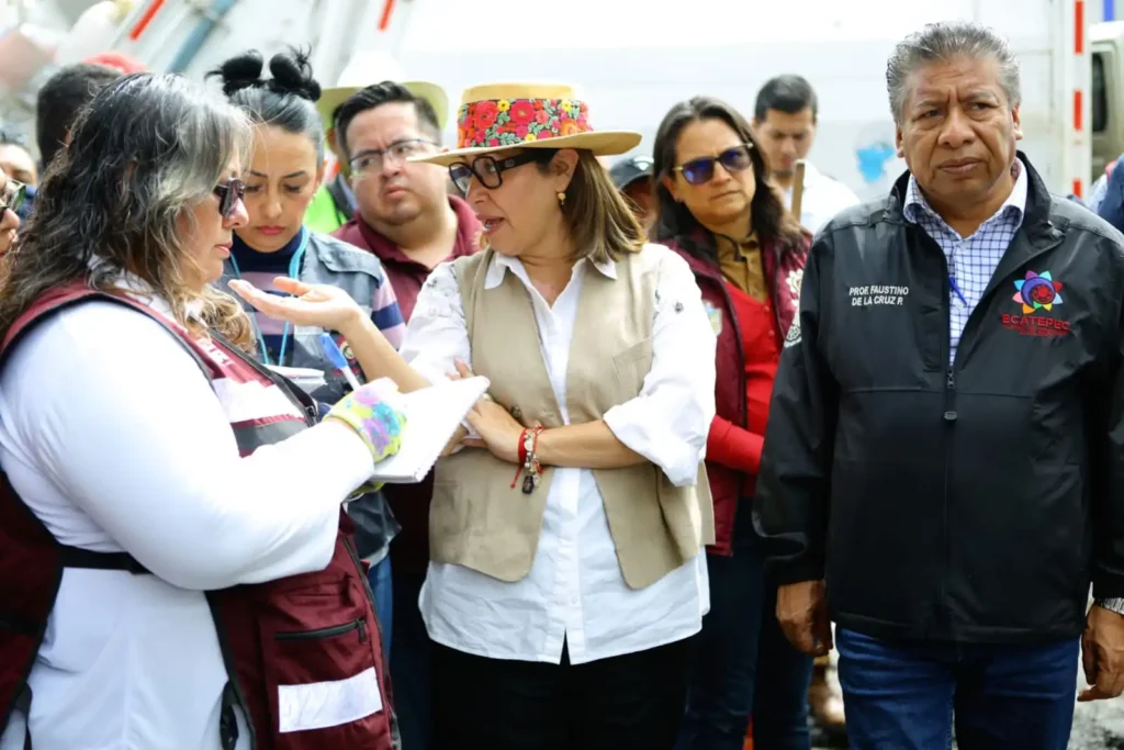 Refuerza Azucena Cisneros limpieza de calles y vías públicas en Ecatepec con el noveno Rastrillo Social