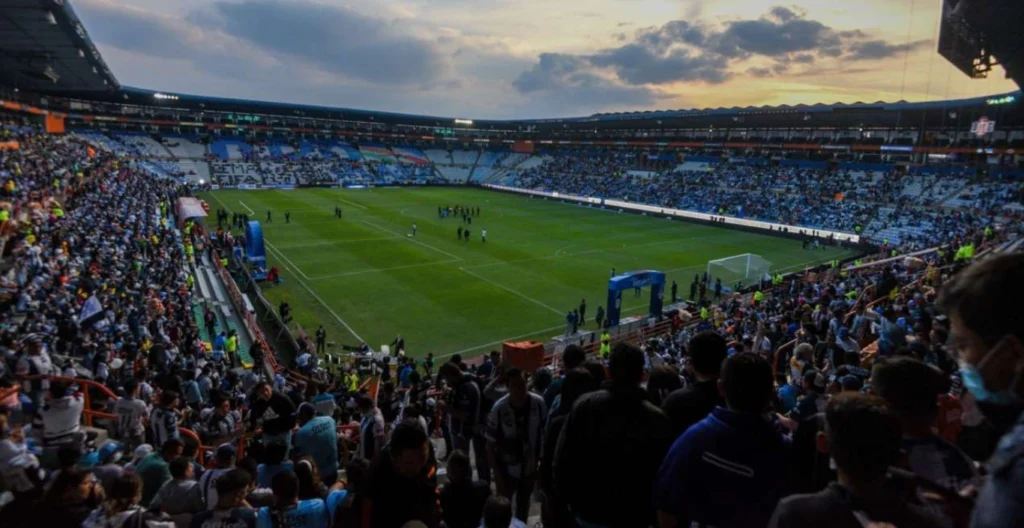 Al periodismo deportivo le falta contexto para que la afición entienda la corrupción que hay en el futbol: Federico Fernández Christlieb